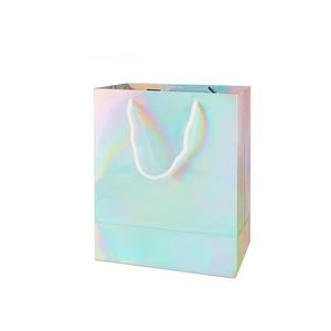 Cadeau cadeau 100pcs sacs de revêtement d'argent holographique avec poignées sac de papier laser emballage d'affaires fourre-tout pour cadeau de fête de mariage