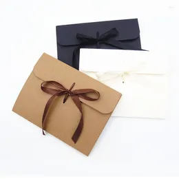 Enveloppe-cadeau 100pcs / lot 24x18x0.7cm / 24x18x1.3 cm Ribbon Kraft Paper Enveloppe Sac Mandkinchief Box Box d'emballage de Scarpe en soie