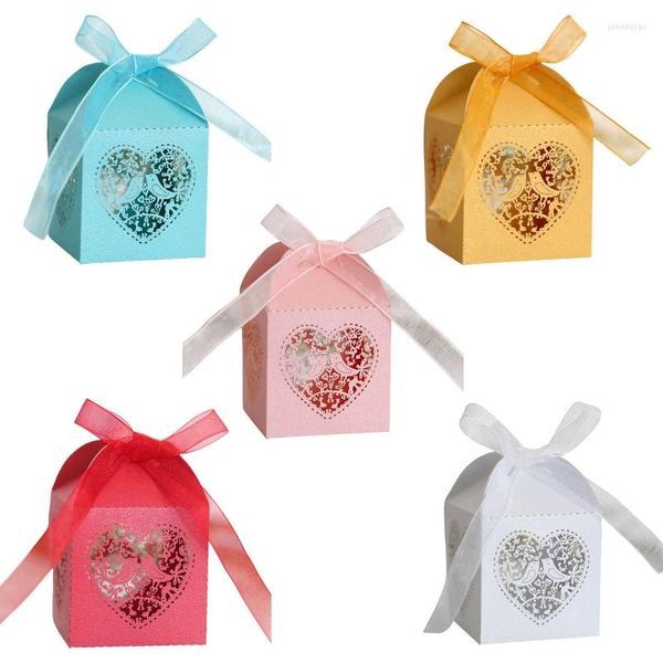 Confezioni regalo 100 pezzi Scatole per caramelle nuziali Piccioncini Design Luxury Lase Cut Bomboniera per feste Scatola per San Valentino