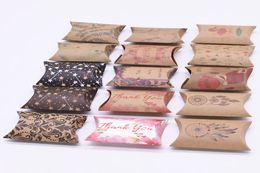 Enveloppe-cadeau 102050pcs Multipatterns Imprimé Kraft Paper Boîtes mignonnes mini-coussins en forme d'oreiller pour les favoris de mariage Packaging 3233967