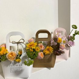 Cadeau cadeau 10pcs sac en papier kraft Noël fleur fraîche sac à main panier rose boîte emballage mariage emballage poignée sac cadeau