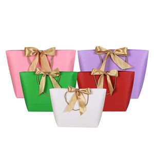 Geschenkomschakeling 10 stks groot formaat aanwezige doos voor pyjama kledingboeken verpakking gouden handgreep papieren zakken kraft tas met handgessgift