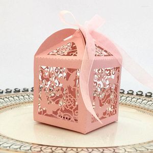 Geschenkomschakeling 10 stks Laser Cut Hollow Butterfly Carrage Favor cadeau Candyboxen met lint aangepaste babydouche bruiloft S