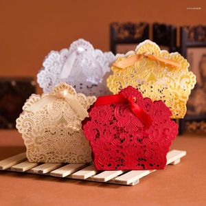 Geschenkomschakeling 10 stks Laser Cut Hollow Lace Bloem Wit/Goud/Red Candy Box Luxe bruiloftsfeestjes Snoepjes Gunsten Boxen