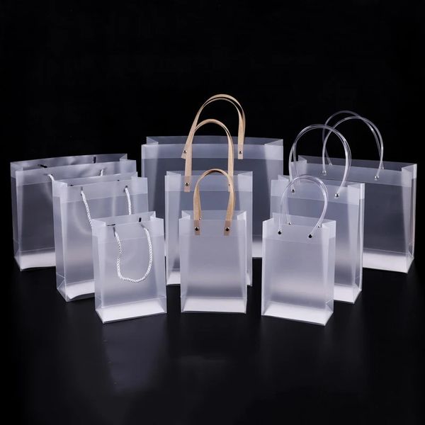 Envoltura de regalo 10 unids PVC Bolsa de regalo transparente con asas Tote transparente PP Plástico esmerilado Bolsa de compras Ropa Bebidas Embalaje Bolsa personalizada 231109