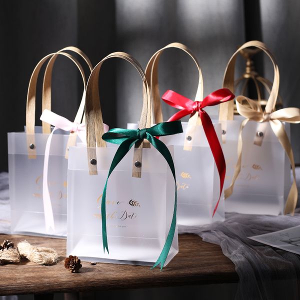 Papel de regalo 10 piezas Bolsas de regalo de plástico semitransparente con mango marrón Bolsas de embalaje de regalo de boda Bolso de cumpleaños Favores de fiesta Bolsas de papel de regalo PP 230714