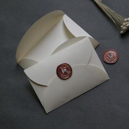 Envoltura de regalo 10 unids / set Vintage Marfil Blanco Ventana Sobres Invitación de boda Sobre Papel Postal Cubierta Sobres Papel Papelería Regalo