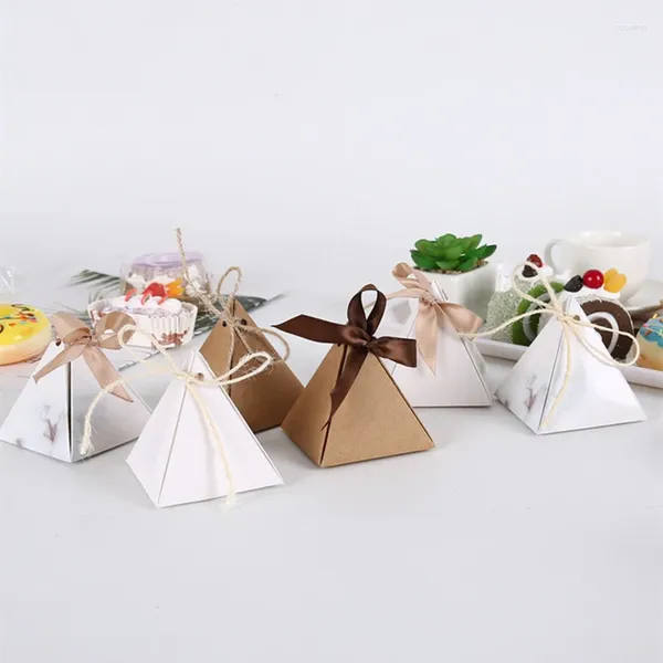 Cadeau cadeau 10pcs Triangle Candy Box Noël Kraft Papier Anniversaire Emballage Cookie Mariage Baby Shower