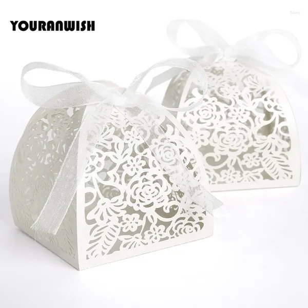 Enveloppe cadeau 10pcslot ruban pyramide laser coupé le mariage favori la boîte au chocolat rose blanc rose blanc