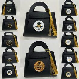 Enveloppe cadeau 12pcs Sacs en cuir noir thème de la saison de remise des diplômes Félicitations Grad Candy Packing Bag 2024 Félicitations Party Decor
