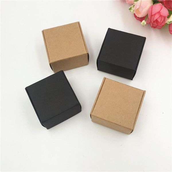 Emballage cadeau 12pcs / Lot Beaucoup de boîtes en papier kraft de couleur 4x4x2.5cm pour la cuisson des biscuits Emballage Stockage de conteneurs faits à la main Accepter Personnalisé