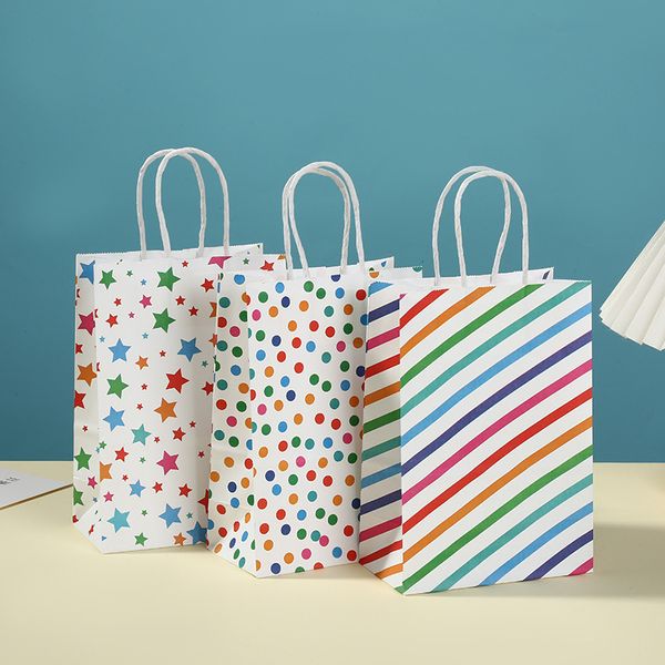 Emballage cadeau 12pcs arc-en-ciel Kraft papier sacs-cadeaux joyeux anniversaire festival fête biscuit bonbons emballage boîte bébé douche faveurs fournitures 230725