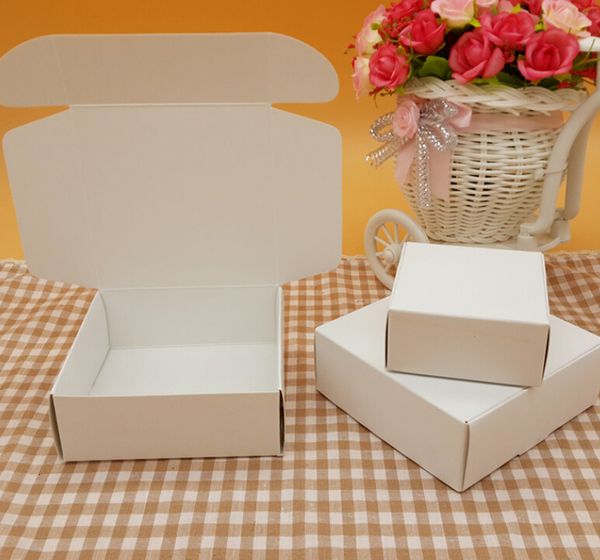 Envoltura de regalo 19 tamaños Cartón blanco Papel Kraft Caja de regalo de boda Pequeña caja de embalaje de papel de cartón blanco Regalo Caja de artesanía de papel de jabón hecho a mano 230301