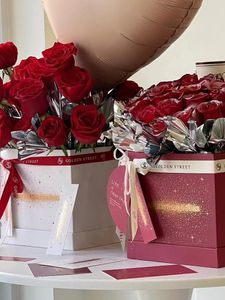 Enveloppe-cadeau 1pcs Boîte d'emballage de rose de la Saint-Valentin Sac en cluster de fleurs en carton épais avec motif de points dorés