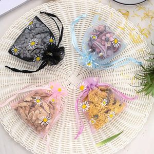 Enveloppe cadeau 20 / 50pcs Daisy Organza Bag Bijoux en tulle DrawString Packaging Display Socches Wedding