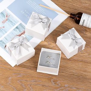 Envoltura de regalo 2021 Fabricantes de llegada Caja de embalaje de joyería al por mayor Anillo de gama alta con cajas de lazo de cinta para joyería