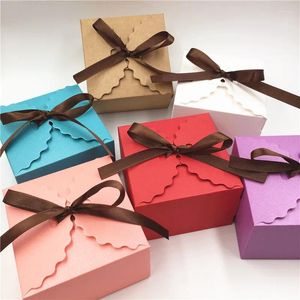 Cadeau cadeau 20pcs / lot diverses boîtes de papier kraft de taille de couleur de bonbons pour l'engagement souvenir biscuits alimentaires boîtes de paquet de bijoux avec ruban