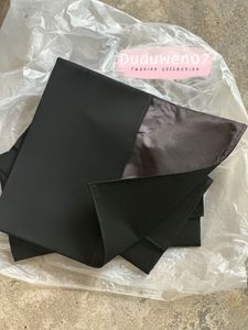 Papel de regalo 25X16 + 16 cm terciopelo clásico negro con letras c bolsa de polvo caja de almacenamiento bolsa de polvo para boutique moda bolsa cubierta embalaje