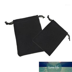 Papel de regalo 30 piezas 10 * 12 cm Bolsas de terciopelo de color negro puro Mujer Bolso con cordón vintage para fiesta / Joyería / Regalo Diy Bolsa hecha a mano Bolsa de embalaje1 Precio de fábrica diseño experto