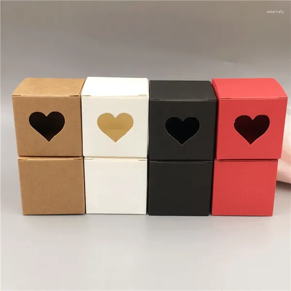 Envoltura de regalo 30 unids / lote 5x5x5 cm Colores de caramelo sólidos con caja de tarjeta de papel de corazón hueco para taza Pastel de luna Comida Pudín Paquete de galletas Stand Up