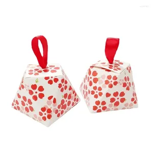 Enveloppe cadeau 50 / 100pcs Boîtes de bonbons en diamant Boîte d'emballage de mariage en papier de pétale rouge avec des rubans Anniversaire d'anniversaire Package de fête en gros