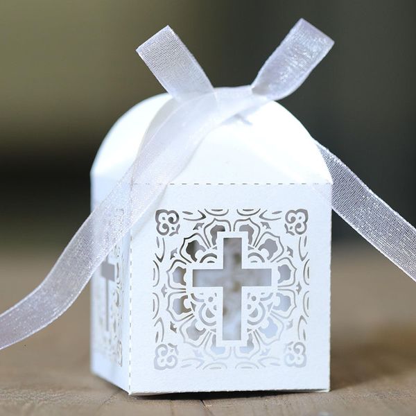 Emballage cadeau 50/100pcs dentelle croix boîte à bonbons faveur de Pâques boîte d'emballage cadeau avec ruban anniversaire baptême mariage communion baptême décor 230804
