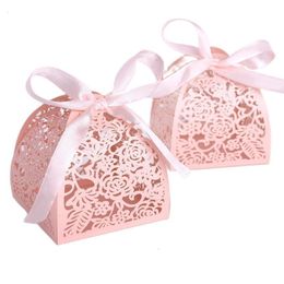 Cadeau cadeau 50/100pcslot ruban pyramide découpé au laser faveur de mariage bonbons boîte de chocolat blanc rose 221124