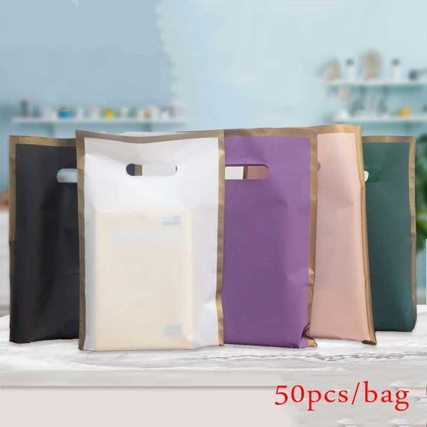 Enveloppe-cadeau 50 sacs d'emballage commerciaux pour les cadeaux de magasinage des magasins de vêtements en plastique sacs à main de petite couleur de couleur en gros sac épaisseq240511