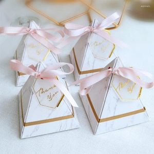 Envoltura de regalo 50 PCS Cajas de dulces de papel de estilo piramidal triangular para fiesta de boda Caja de embalaje con cinta