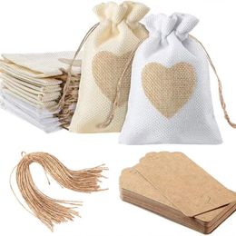 Cadeau cadeau 50 pcs bonbons de mariage cordon de jute sacs coeur couture paquet de Noël pochettes 10x14cm poche cadeau de fête avec étiquettes 230828