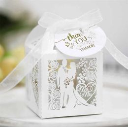 Emballage cadeau 50 pièces / laser Laser Coup Bride and Groom Wedding Candy Boîtes invités Cadeau de papier cadeau Baby Shower Chocolate Biscuit Bisquesq240511