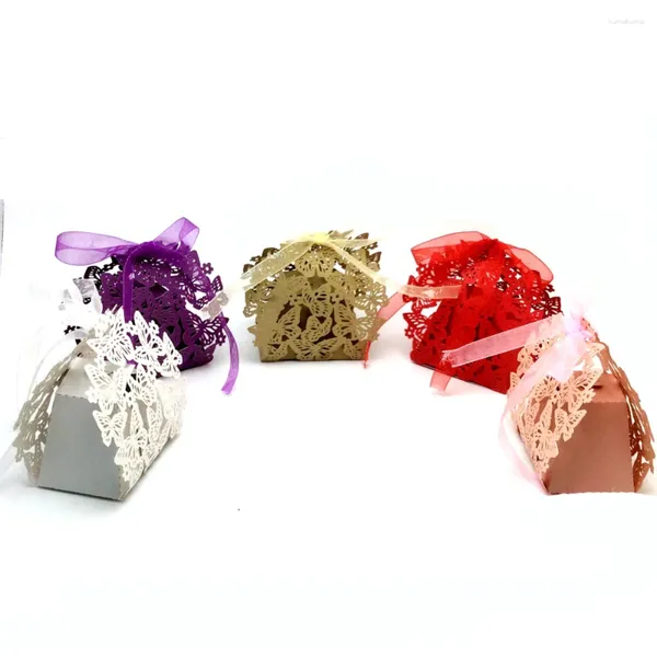 Cadeau cadeau 50 pièces faveurs de mariage romantique décor papillon bricolage bonbons boîtes à biscuits boîte de fête avec ruban blanc / rose