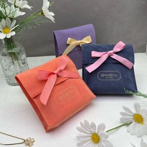 Geschenkomschakeling 500 stks/Lot est aangepaste logo envelope fluwelen tas met boog-knoop luxe flap suède accessoires sieraden zakje