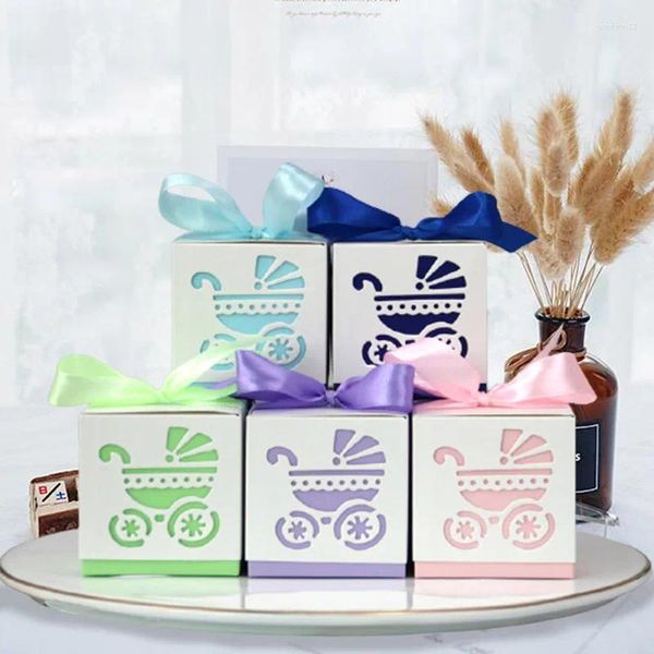 Envoltura de regalo 50 unids Baby Carriag Corte láser Favores Caja de regalos Bautismo Cajas de dulces huecas con cinta Bautizo Ducha Decoración del banquete de boda