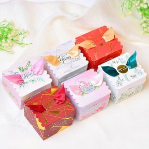 Emballage cadeau 50pcs boîtes à bonbons de style européen faveurs de mariage et boîte de cadeaux fournitures de fête bébé douche papier paquet de chocolat