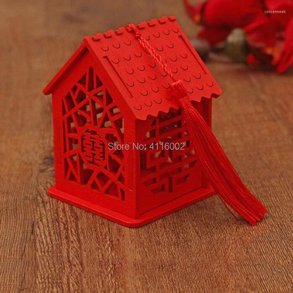 Cadeau cadeau 50pcs exquis maison forme boîte de bonbons de mariage style chinois boîtes de chocolat en bois rouge