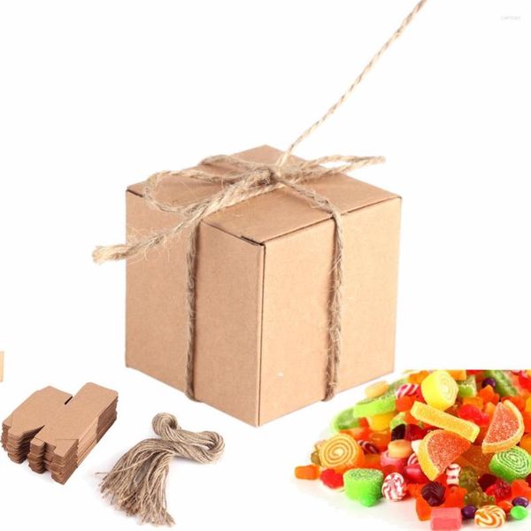 Enveloppe cadeau 50pcs Favors Kraft Paper Candy Box Party Party Brown Cardboard Boîtes pour les cadeaux d'emballage Invités