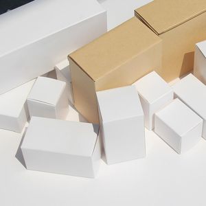 Papel de regalo 50 uds/caja pequeña blanca de uso General embalaje 350g cartón cuadrado en blanco punto cosméticos Color