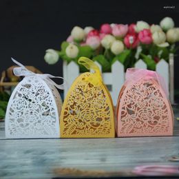 Enveloppe cadeau 50pcs Hollow Out Floral Candy Boxes Ribbon Chocolate Budding Supply