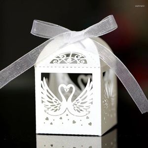 Enveloppe cadeau 50pcs Laser Coup Swan Box Box Chocolate en dentelle de dentelle Faveur Emballage avec un engagement d'anniversaire du ruban