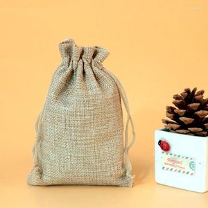 Enveloppe-cadeau (50pcs / lot) 10x14cm en lin jute sacs à crampons sacs fête favorise le sac d'emballage des bijoux de mariage de Noël