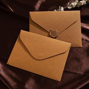 Cadeau cadeau 50pcs / lot enveloppe style occidental lin texture papier cartes postales enveloppes pour invitations de mariage de haute qualité papeterie d'affaires