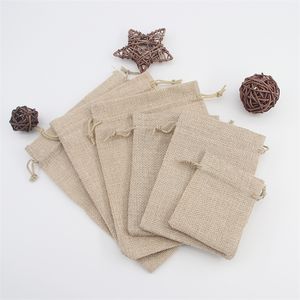 Envoltura de regalo 50 unids / lote Arpillera natural Lino Yute Cordón Bolsas de regalo Sacos Favores de fiesta Bolsa de embalaje Bolsas de regalo de dulces de boda Suministros para fiestas 220913