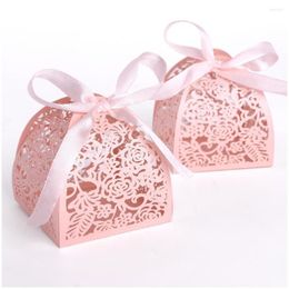 Cadeau cadeau 50pcs / lot ruban pyramide découpé au laser faveur de mariage bonbons boîte de chocolat blanc rose
