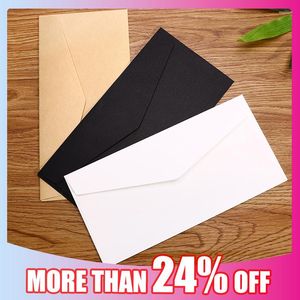 Cadeau cadeau 50pcs / paquet noir blanc papier kraft rétro enveloppe pour carte postale lettre de mariage invitation scrapbooking