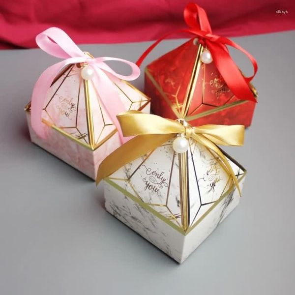 Cadeau cadeau 50pcs boîte de papier tour de gemme bonbons avec ruban perle faveur de mariage décoration baby shower emballage fournitures de fête d'événement