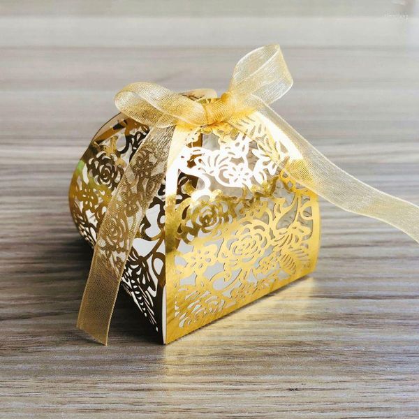 Cadeau Wrap 50pcs / Set Rose Fleur Laser Cut Creux Faveurs Cadeaux Boîtes De Bonbons Avec Ruban Baby Shower Fournitures De Fête De Mariage