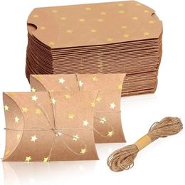 Cadeau cadeau 50pcs petites boîtes d'oreiller en papier kraft avec ficelle de jute pour le cadeau de l'année de mariage et la fête d'anniversaire 231018