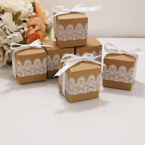 Papel de regalo 50 Uds Cajas cuadradas de papel Kraft caja de dulces de encaje blanco con cinta Chocolate europeo para boda regalo de despedida de soltera