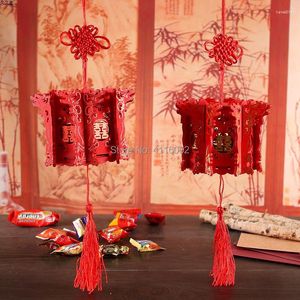 Cadeau cadeau 50pcs dragon chinois traditionnel lanterne boîte de bonbons en bois rouge évider les faveurs de fête de mariage et cadeaux cadeaux